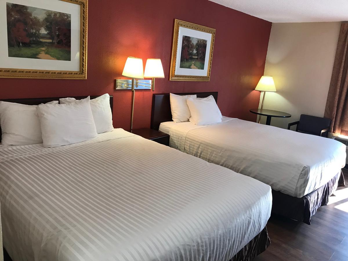 Rodeway Inn Dalton Exteriör bild